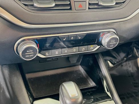 Used 2020 Nissan Altima 2.5 SV image 15