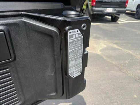 Certified 2022 Jeep Wrangler Unlimited Sahara AWD/4WD image 48