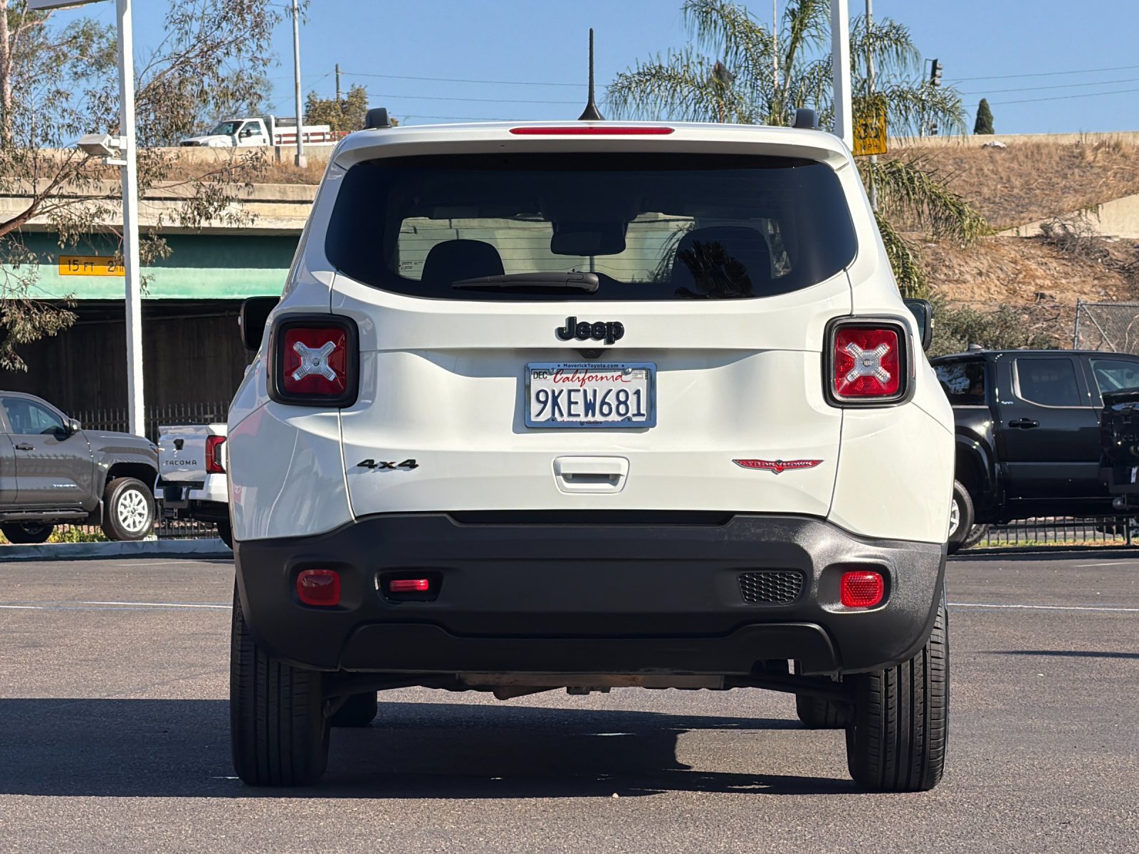 Used 2023 Jeep Renegade Trailhawk AWD/4WD image 4