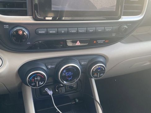 Used 2022 Hyundai Venue Limited image 4