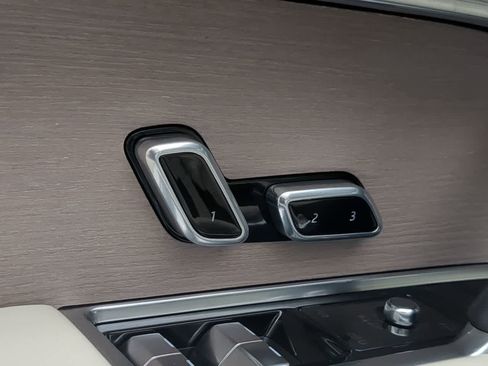 Certified 2025 Land Rover Range Rover Long Wheelbase SE image 18