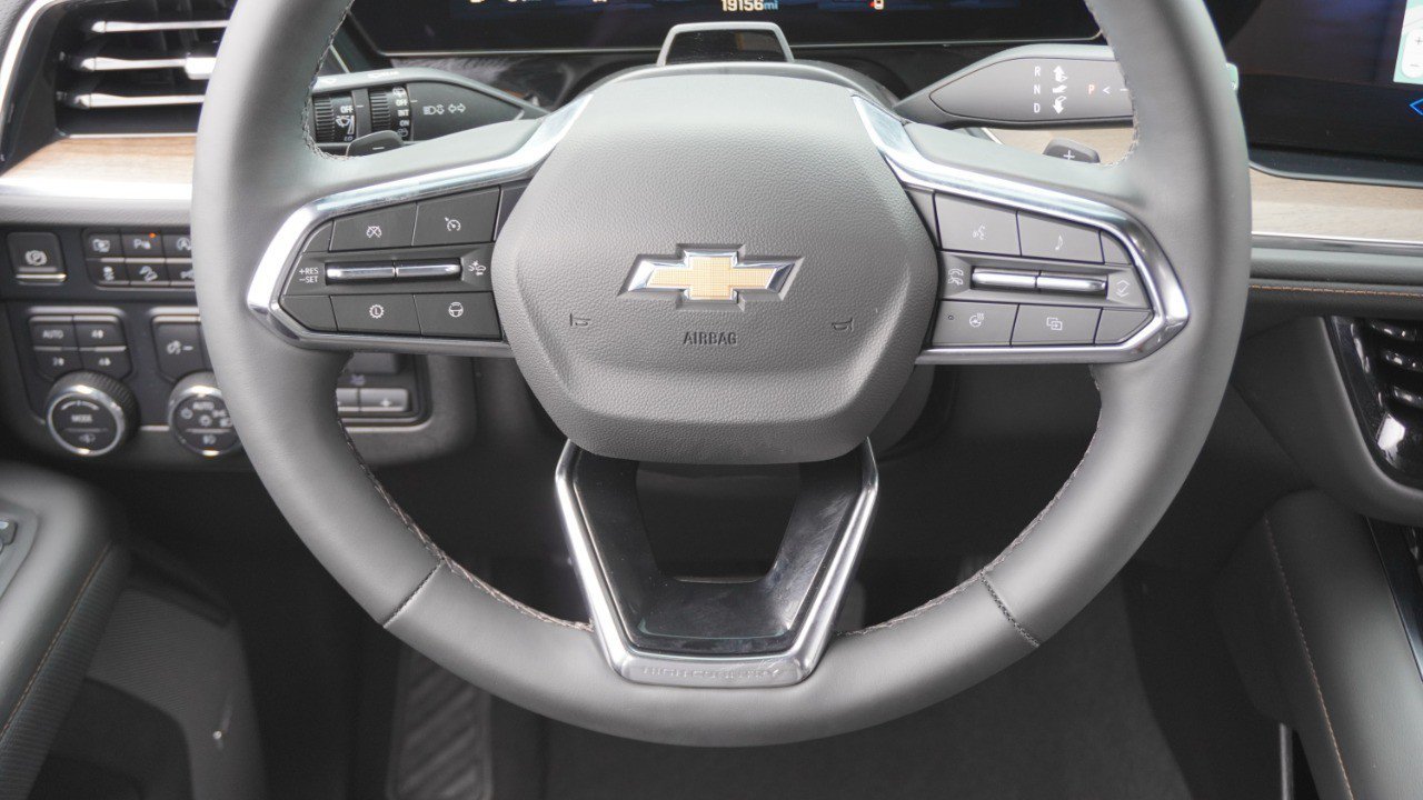 Used 2025 Chevrolet Tahoe High Country AWD/4WD image 32