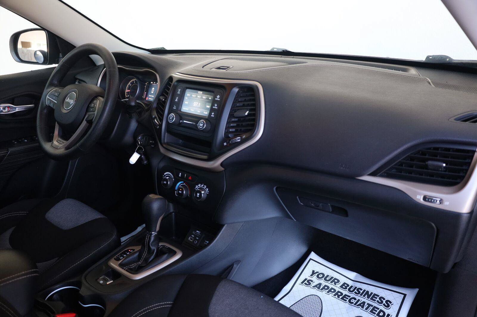 Used 2014 Jeep Cherokee Sport FWD image 28
