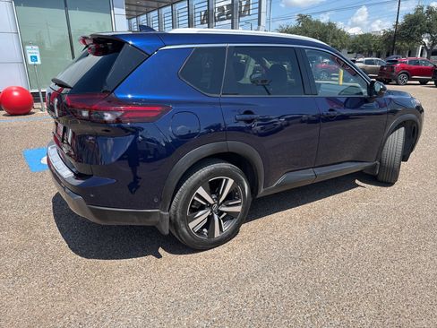 Used 2024 Nissan Rogue SL w/ SL Premium Package FWD image 7