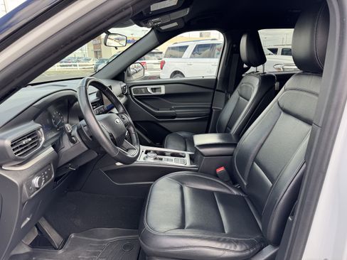 Used 2020 Ford Explorer XLT w/ Equipment Group 202A image 26
