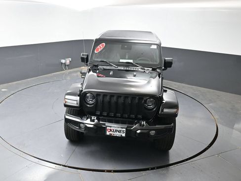 Used 2023 Jeep Wrangler Unlimited Sahara AWD/4WD image 44