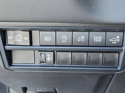 Used 2025 Toyota Tundra Limited AWD/4WD image 19