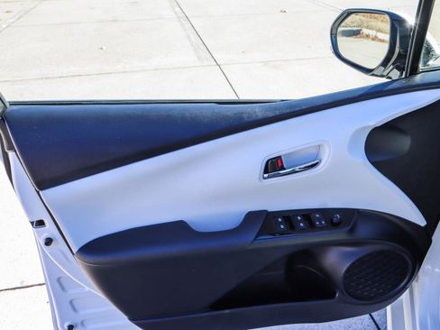 Used 2018 Toyota Prius Prime Premium image 38