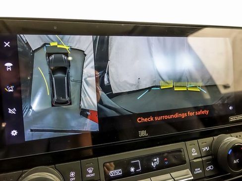 Used 2025 Toyota Grand Highlander AWD image 18