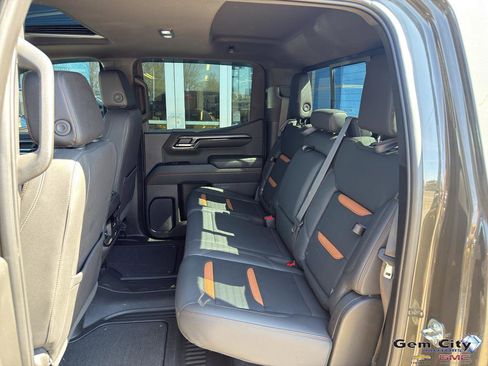 Used 2023 GMC Sierra 1500 AT4 w/ AT4 Premium Package AWD/4WD image 12