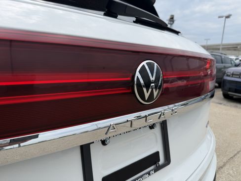 Used 2024 Volkswagen Atlas Cross Sport SE AWD/4WD image 8