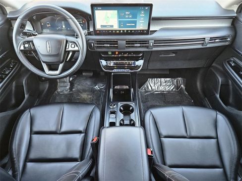 Used 2023 Lincoln Corsair AWD image 9