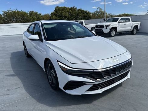Used 2025 Hyundai Elantra SEL image 38