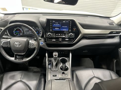 Used 2021 Toyota Highlander XLE AWD/4WD image 20