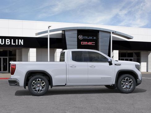 New 2026 GMC Sierra 1500 SLE image 3