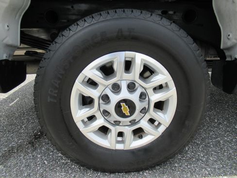 Used 2024 Chevrolet Silverado 2500 W/T w/ WT Convenience Package AWD/4WD image 8