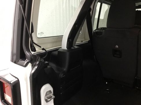 Used 2023 Jeep Wrangler Unlimited Sport AWD/4WD image 16