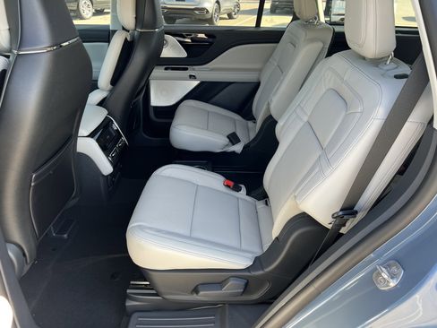 New 2025 Lincoln Aviator Reserve w/ Luxury Package image 27