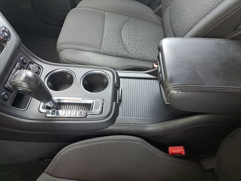 Used 2015 GMC Acadia SLE FWD image 29