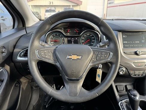 Used 2018 Chevrolet Cruze LT image 29