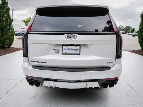 Used 2023 Cadillac Escalade V w/ LPO, ONYX Package AWD/4WD image 9