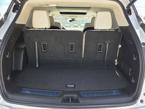 Used 2024 Buick Enclave Essence w/ Experience Buick Package image 17