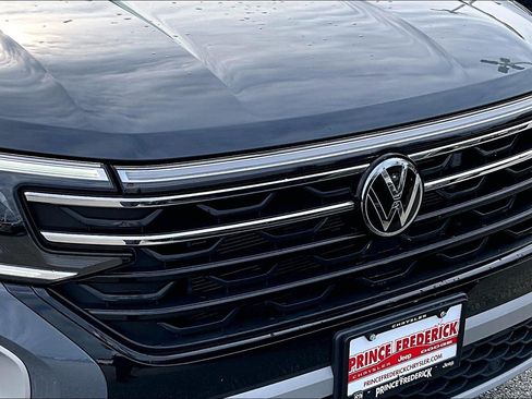 Used 2025 Volkswagen Atlas Peak Edition SE AWD/4WD image 27