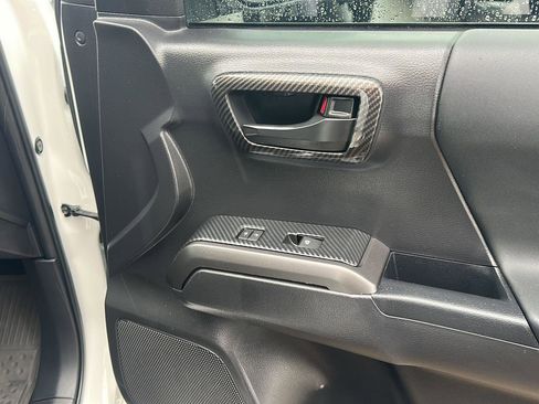 Used 2023 Toyota Tacoma TRD Off-Road w/ Technology Package image 9