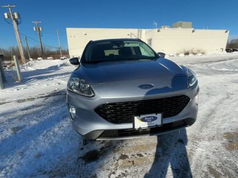 Certified 2022 Ford Escape Titanium image 3