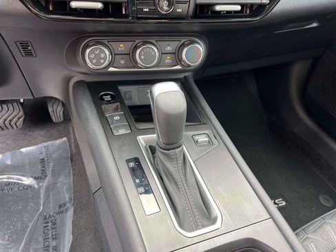 Used 2025 Nissan Kicks SV FWD image 18