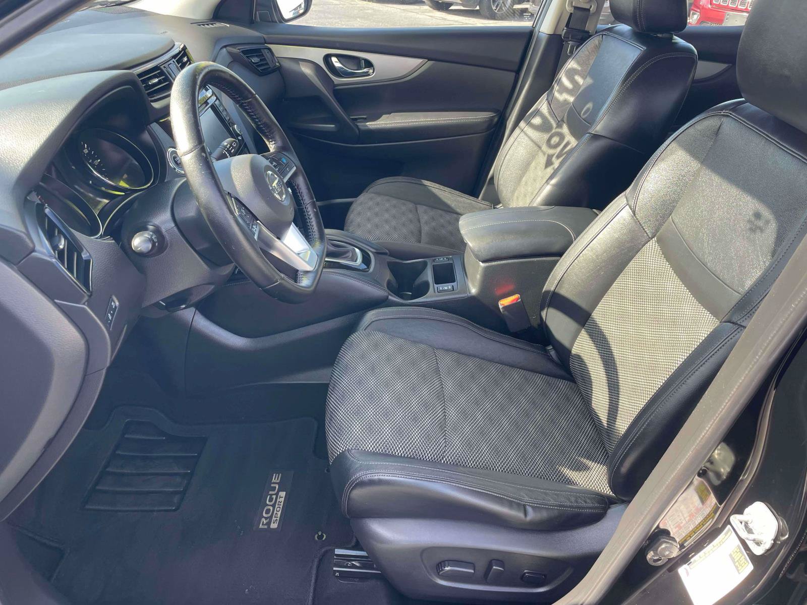 Used 2020 Nissan Rogue Sport SV w/ Technology Package FWD image 14