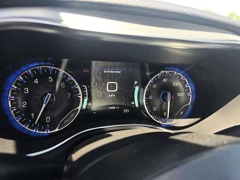 Used 2026 Chrysler Pacifica Limited FWD image 10