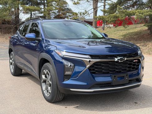 Used 2024 Chevrolet Trax LT w/ Driver Confidence Package image 1