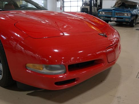 Used 2000 Chevrolet Corvette Coupe w/ Roof Pkg image 9