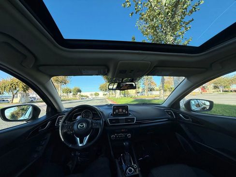 Used 2016 MAZDA MAZDA3 i Touring w/ Popular Equipment Package image 9