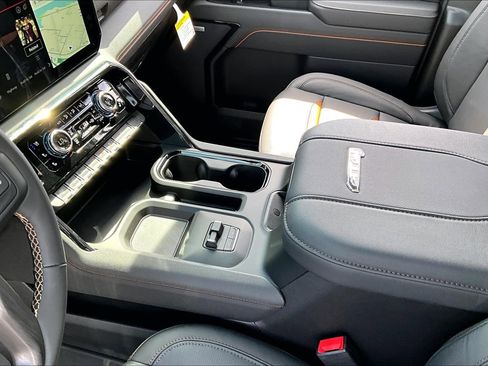 New 2026 GMC Sierra 2500 AT4 w/ AT4 Premium Plus Package AWD/4WD image 8