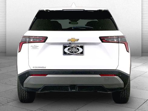 Used 2025 Chevrolet Equinox LT FWD image 3