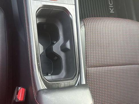 Used 2025 Nissan Kicks SR AWD/4WD image 11