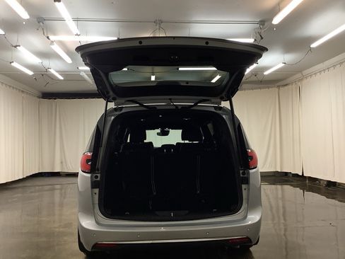 New 2026 Chrysler Pacifica Select FWD image 7