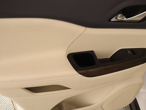Used 2022 GMC Acadia Denali FWD image 18