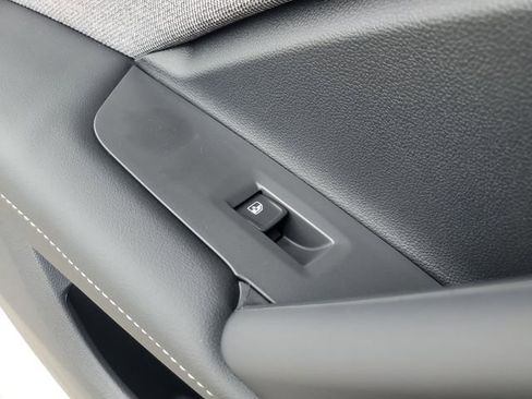 New 2026 Volkswagen Tiguan S FWD image 14