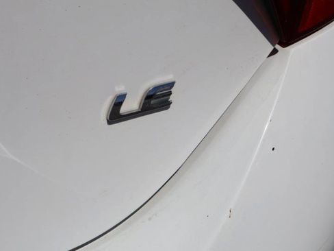 Used 2018 Toyota Corolla LE FWD image 11