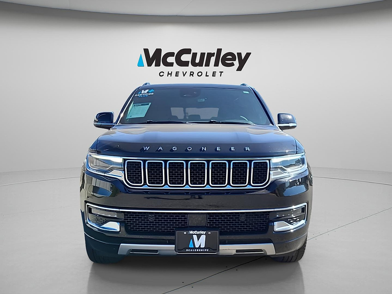 Used 2024 Jeep Wagoneer L Series II w/ Flexible Seating Group AWD/4WD image 2