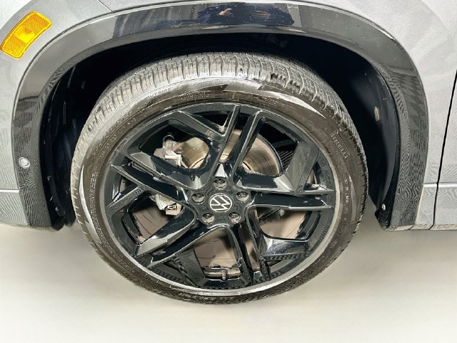 Certified 2026 Volkswagen Tiguan SE R-Line FWD image 31