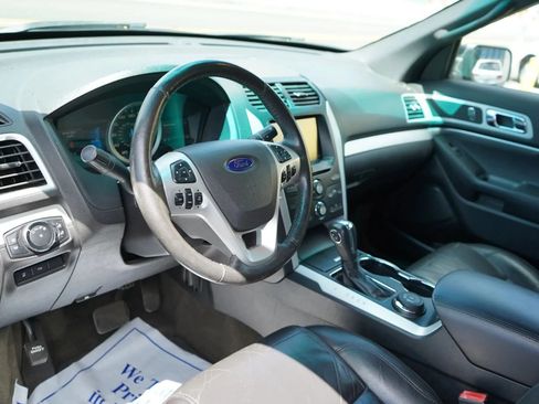 Used 2015 Ford Explorer XLT w/ Equipment Group 202A AWD/4WD image 7