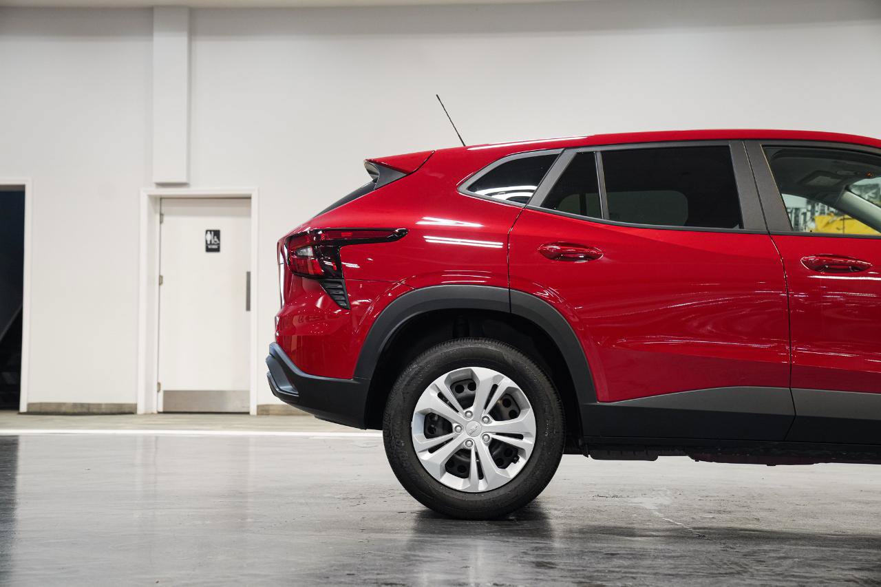 Used 2026 Chevrolet Trax LS FWD image 11