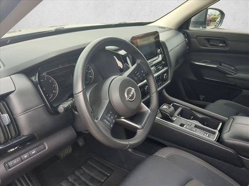 Used 2025 Nissan Pathfinder SV FWD image 10