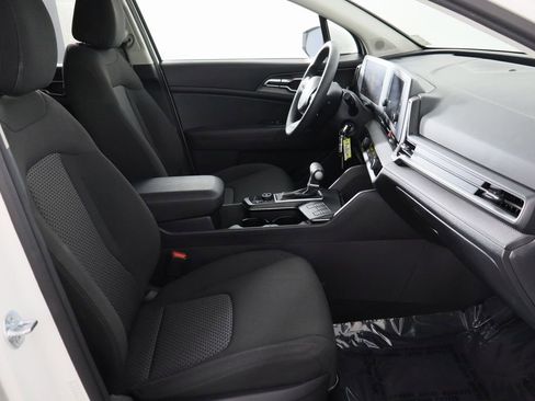 Used 2025 Kia Sportage LX FWD image 18
