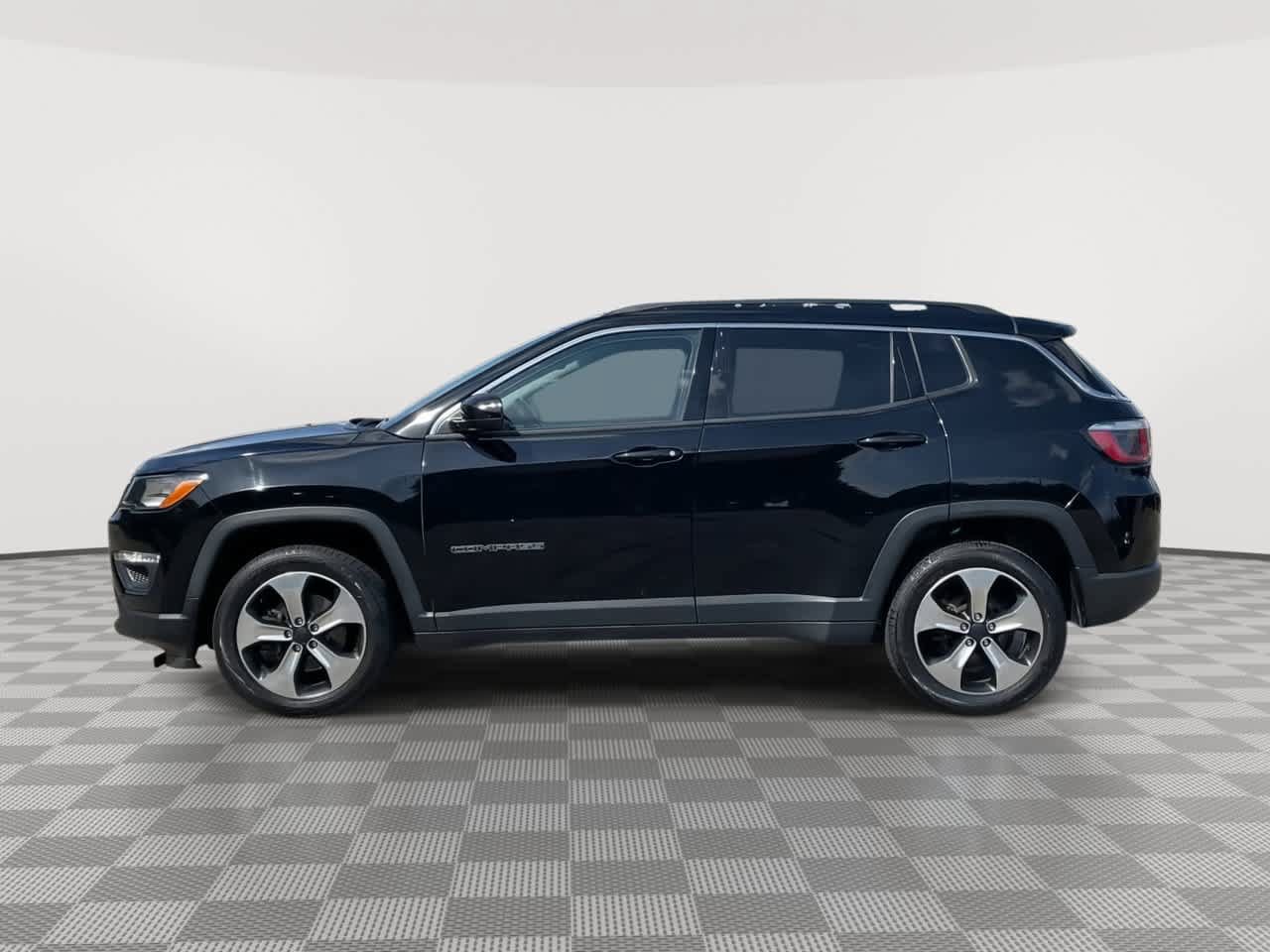 Used 2018 Jeep Compass Latitude w/ Cold Weather Group AWD/4WD image 5