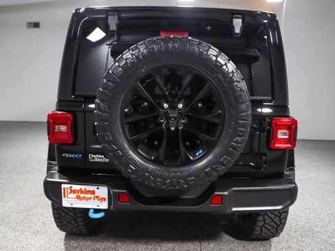 Used 2023 Jeep Wrangler Unlimited Sahara w/ Cold Weather Group AWD/4WD image 9